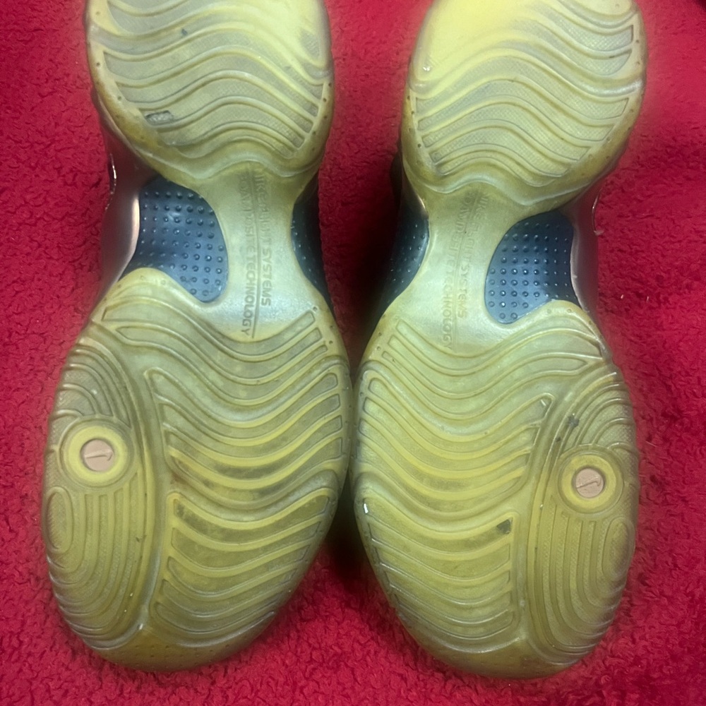 Nike Black and Gold Sneakers Flightposite - Picture 4 of 4